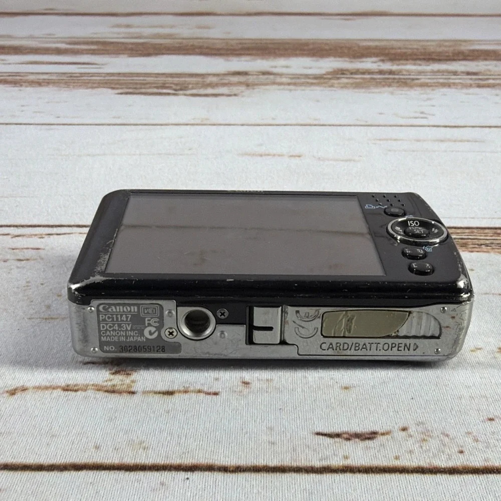 Canon PowerShot SD630 Digital ELPH 6.0MP Camera Parts Only Won't Power On
